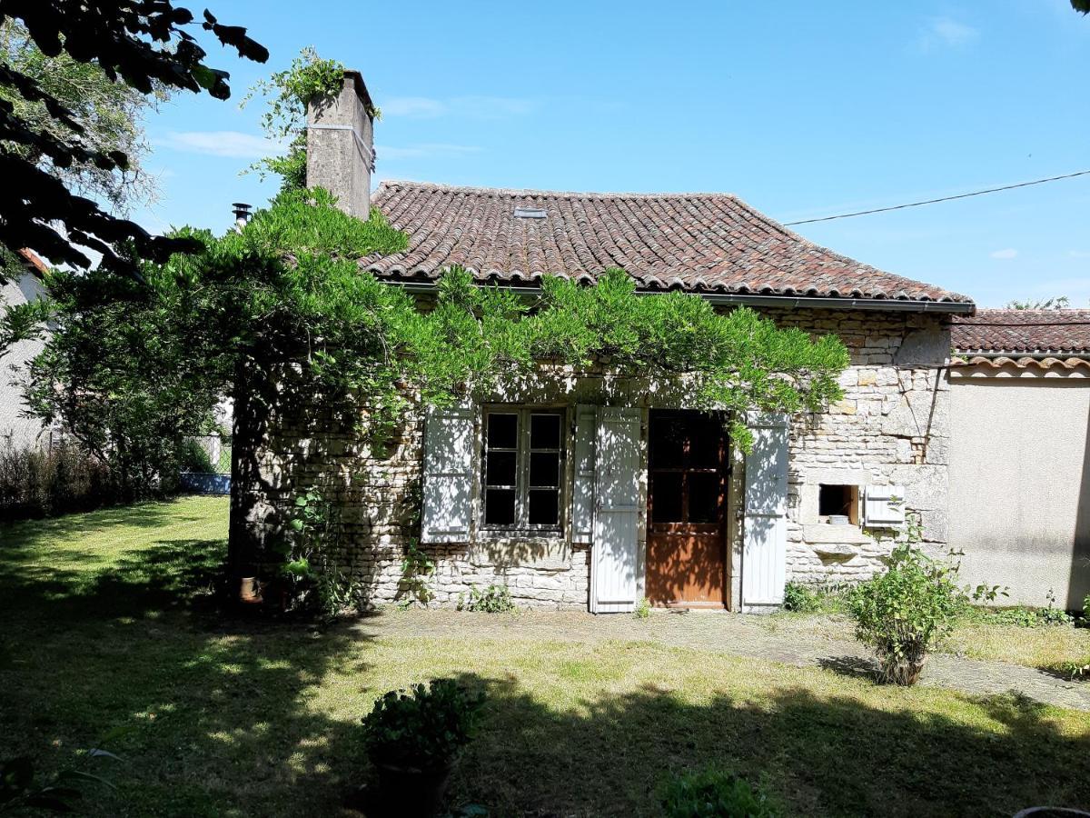 Wisteria Cottage Les Adjots Extérieur photo