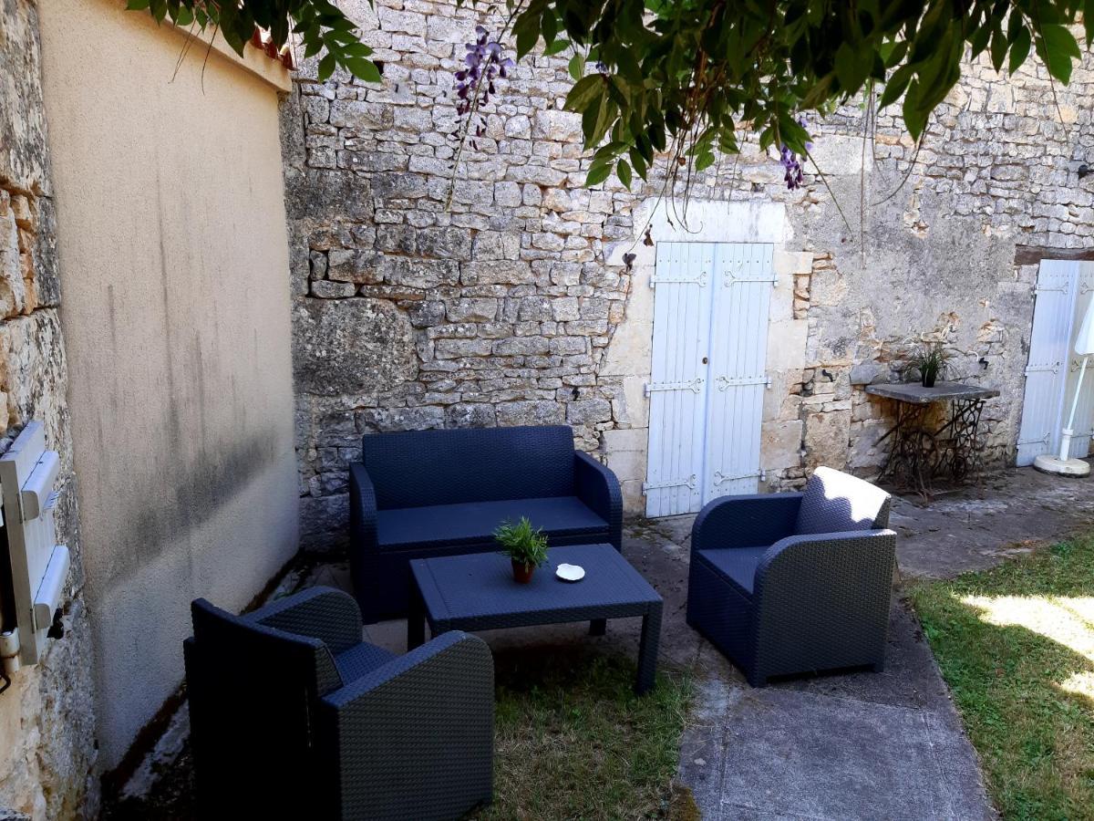 Wisteria Cottage Les Adjots Extérieur photo